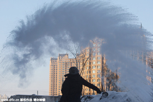 China raises warning level amid worst cold in decades