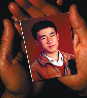 China penalizes 27 over wrongful conviction case