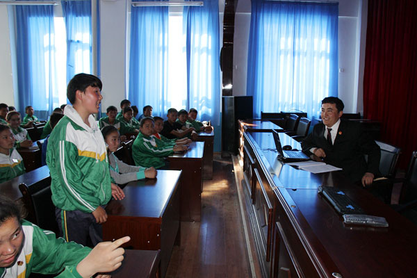 Kazakh judge goes the extra mile to help ethnic villagers