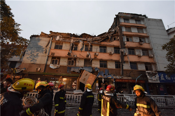 8 rescued, 1 killed after residential building collapses in E China