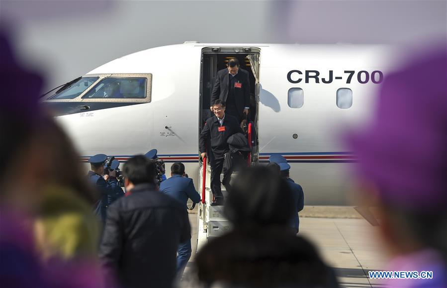 CPPCC members arrive in Beijing for annual session