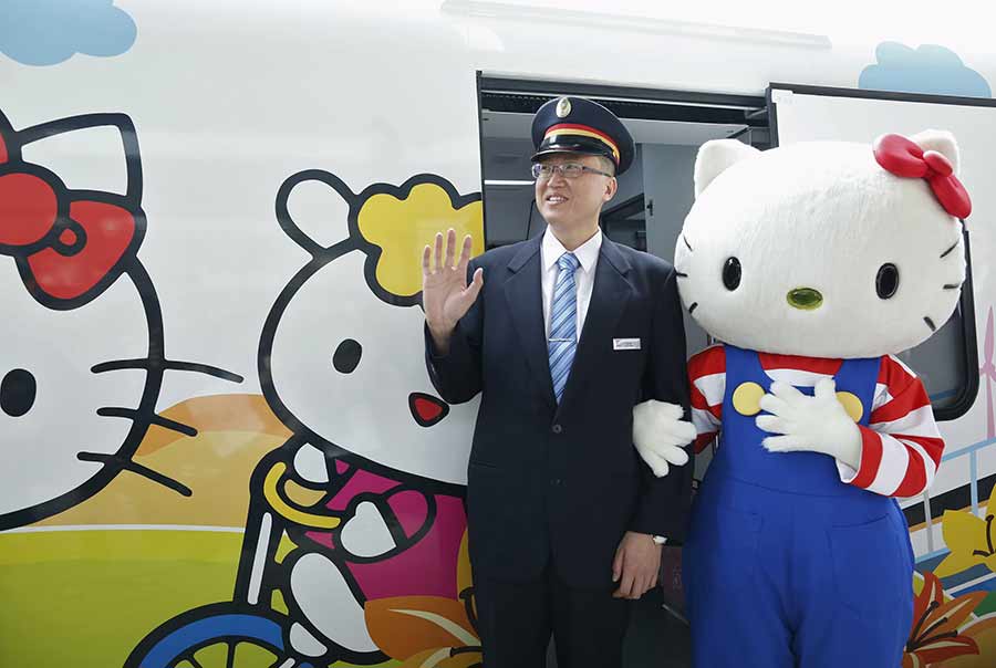 Hello Kitty-themed train unveiled in Taiwan