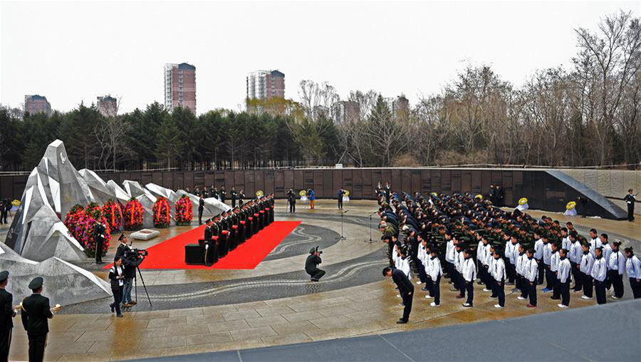 China holds burial ceremony for soldier remains returned from ROK