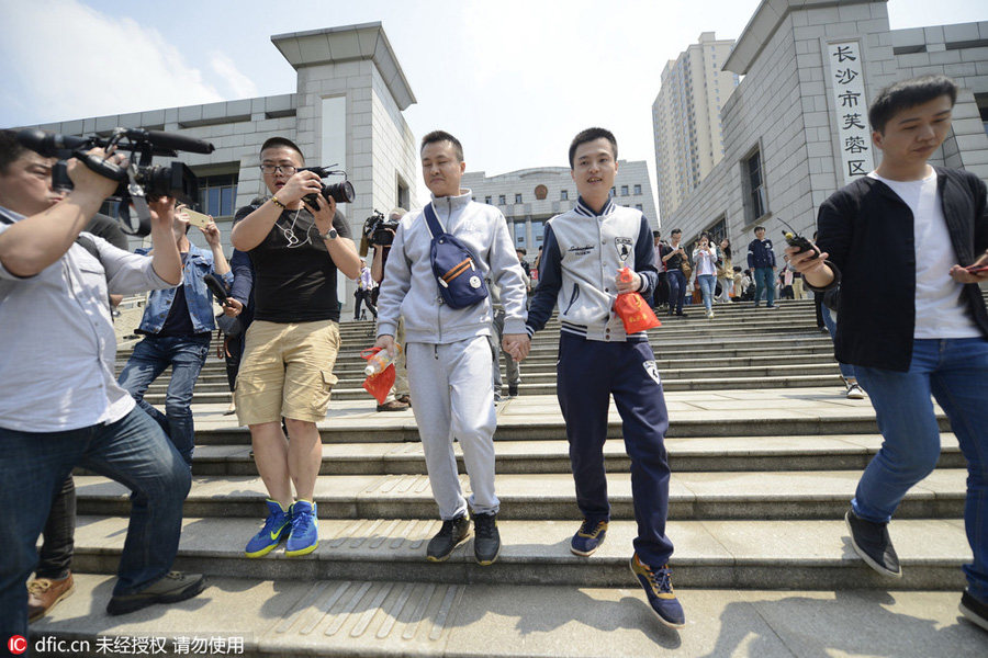 China's couple lose same-sex marriage case