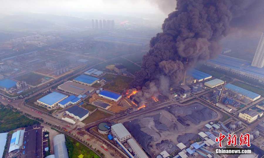 Huge fire breaks out at chemical plant in C China