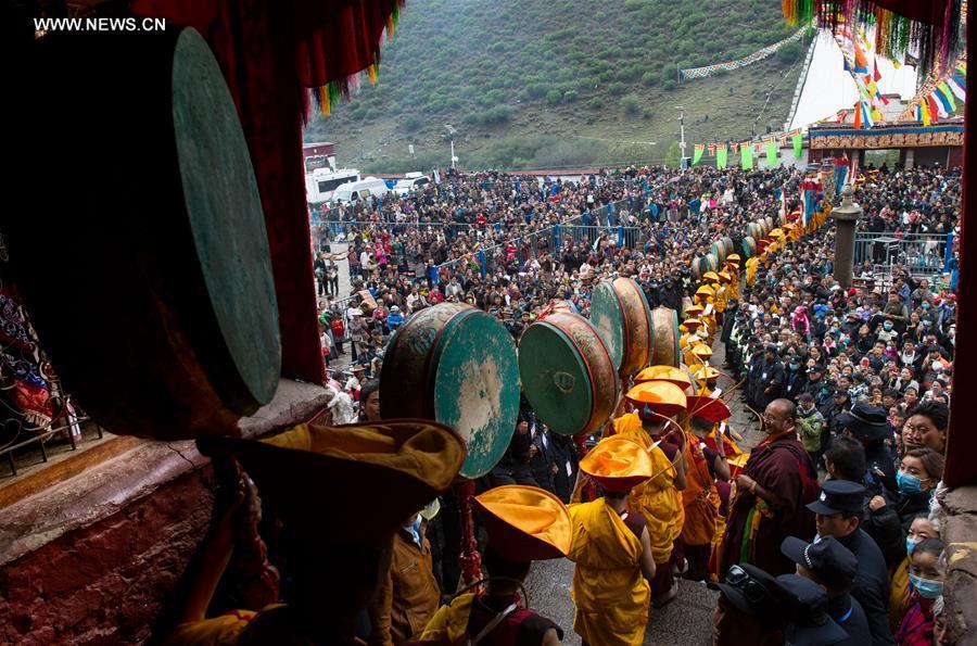 Thangka worship activity held in Lhasa