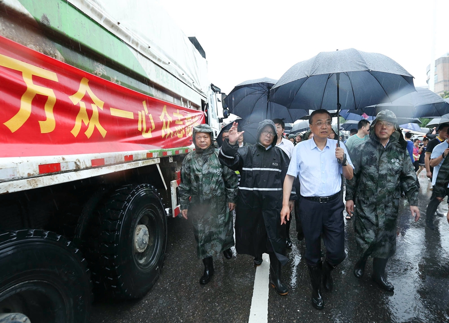 Premier Li visits flood-hit Wuhan