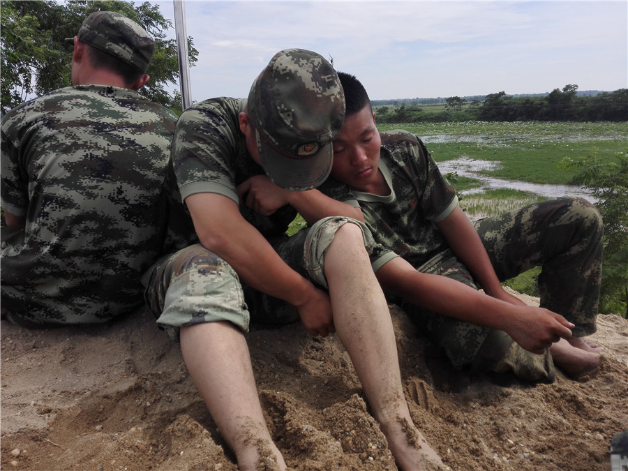 Remember emerging heroes in China's floods