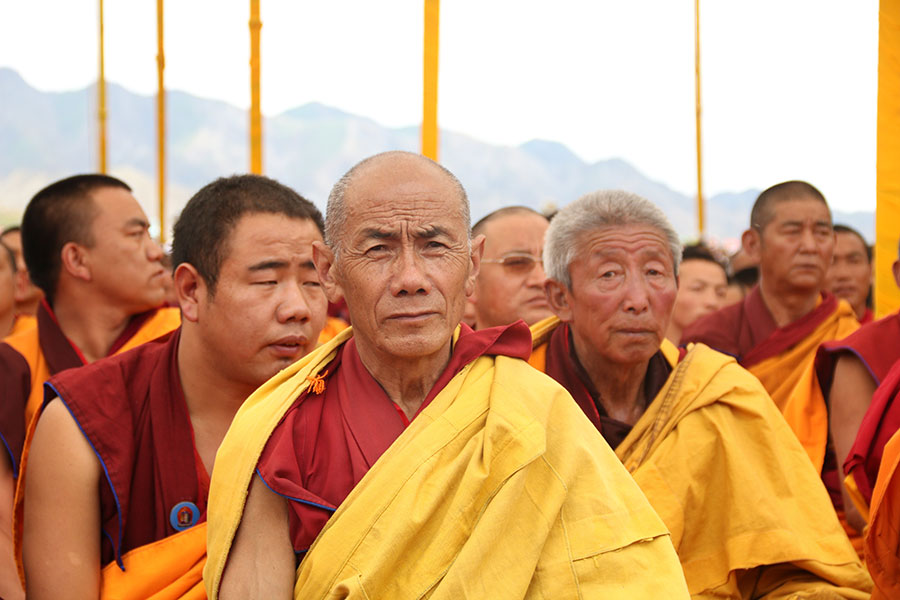 Devotees seek light, wisdom in Tibet[5]|chinadaily.com.cn