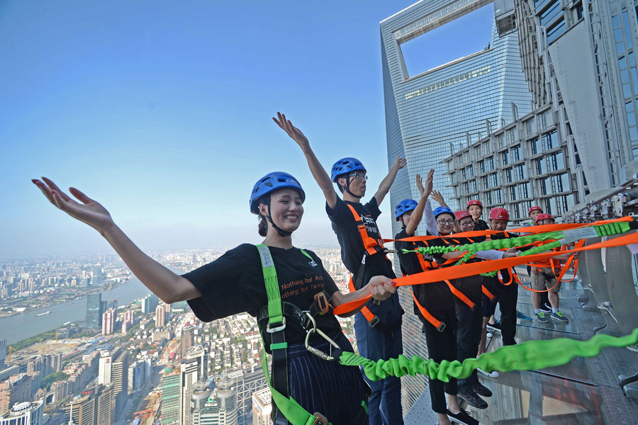 Daredevils brave record Shanghai skywalk