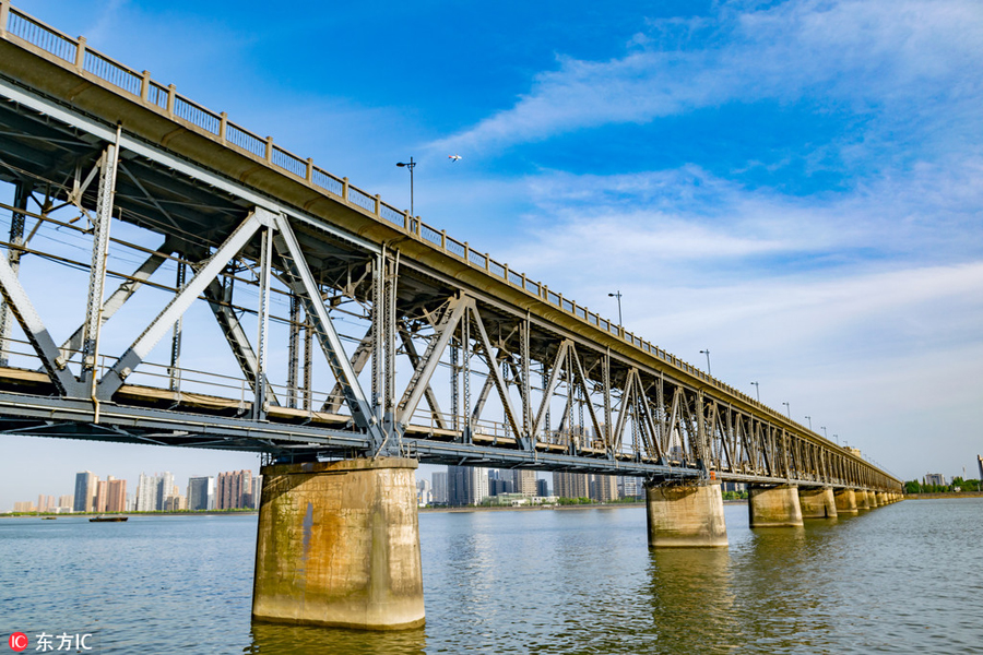 Hangzhou: A city of bridges