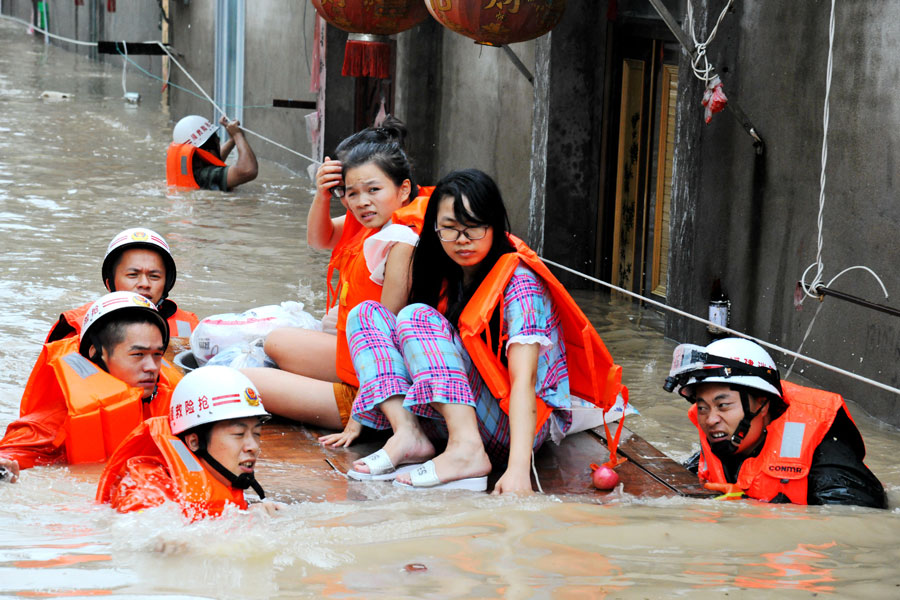 Rescue work at the typhoon-hit provinces