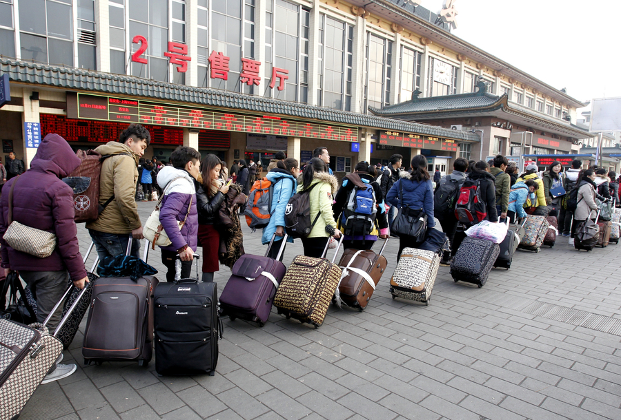 How luggage has transformed through the years during Spring Festival