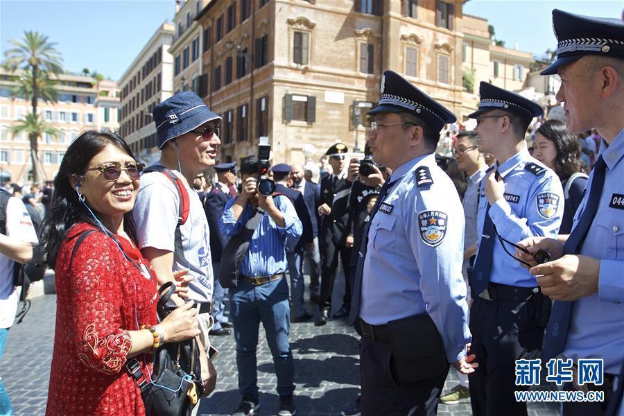 Chinese police officers start patrolling four Italian cities