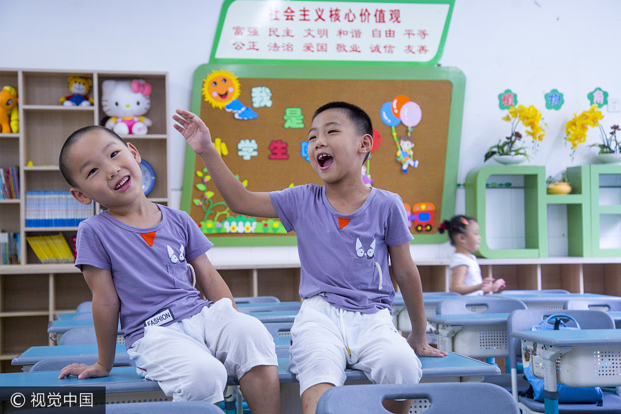 Eleven twins enroll at same primary school in Hangzhou