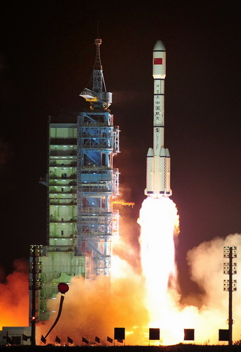 Tiangong-1 space module blasts off