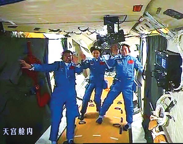 China successfully completes space docking