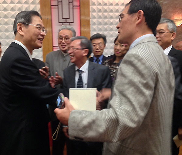 Zhang Zhijun welcomed at Chinese Consulate in San Francisco