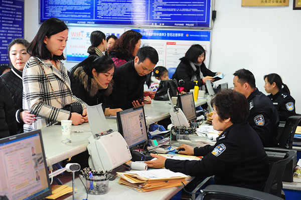 Fewer Chinese seek work abroad