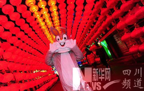International Dinosaur Lantern Festival held in Sichuan