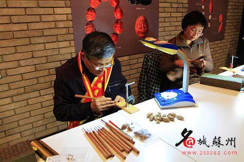 Suzhou handicraft shown in Beijing