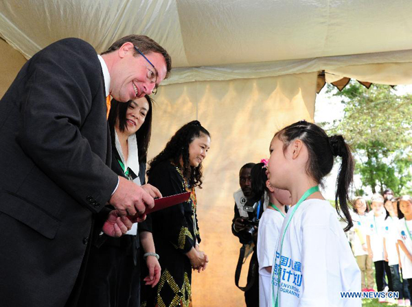 Young Chinese painters awarded at UNEP Headquarters