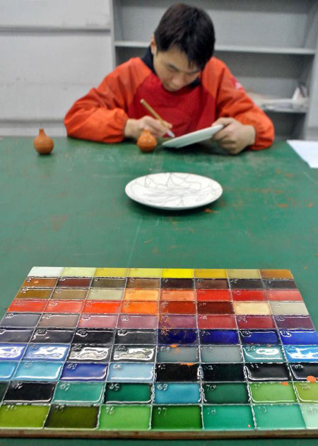 Tri-colored glazed porcelain paintings made in China's Luoyang