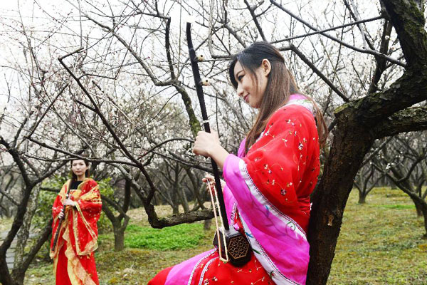 Flowers and traditions at Xixi Wetland Park in China