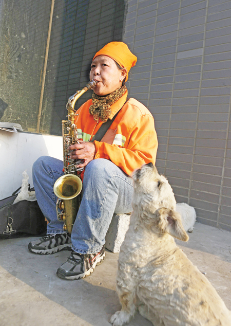 Saxophone bonds unlikely friendship