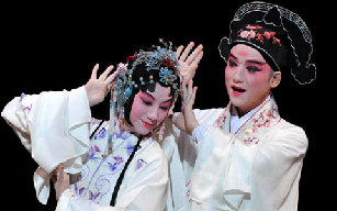 Beijing Opera troupe perform in Brazil