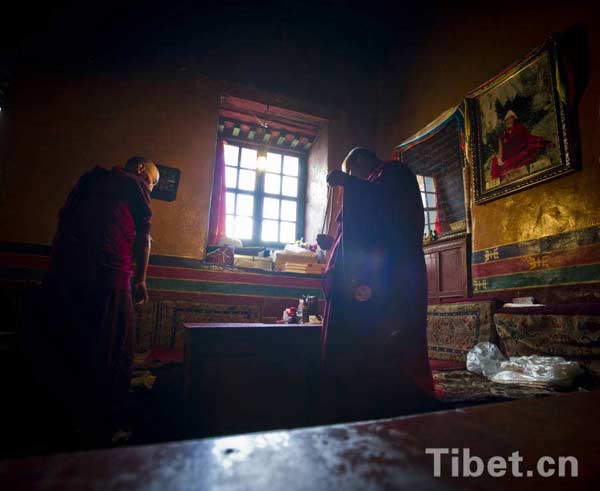Tibetan monk's life in photographer's eyes