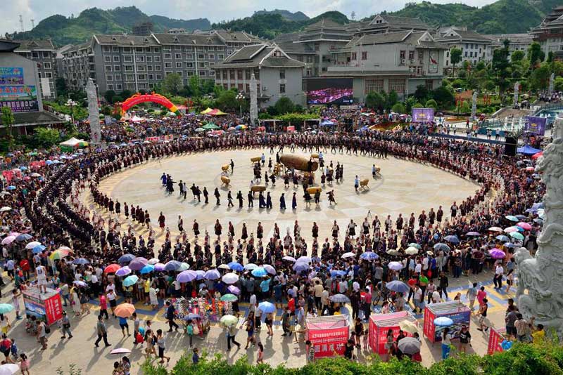 Tens of thousands of people perform drum dance in Guizhou