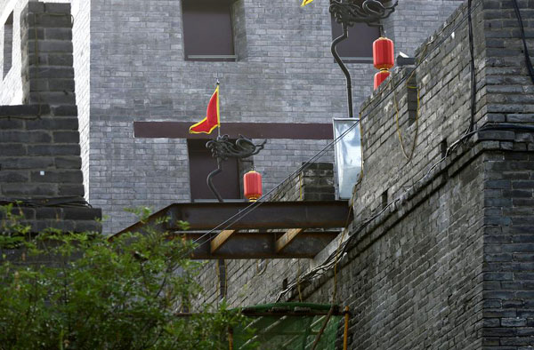 Elevator construction mars ancient walls in Xi'an