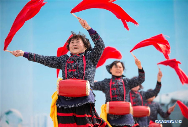 People celebrate upcoming Lantern Festival across China
