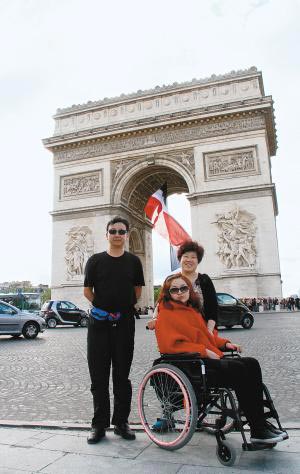 Woman in wheelchair releases 28-country travelogue