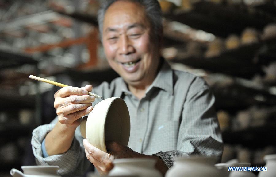 Remarkable celadon professor succeeds in combining modern and ancient