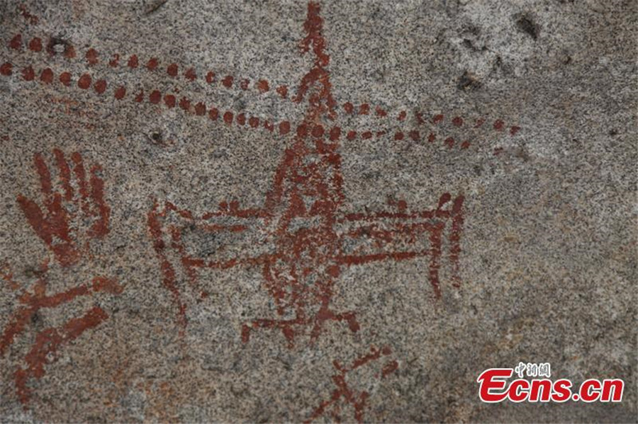 Mysterious rock carvings in Xinjiang resemble airplane