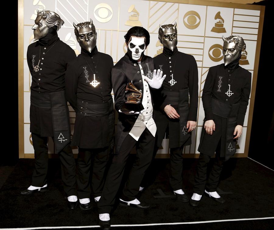 58th Grammy Awards unrolls red carpet