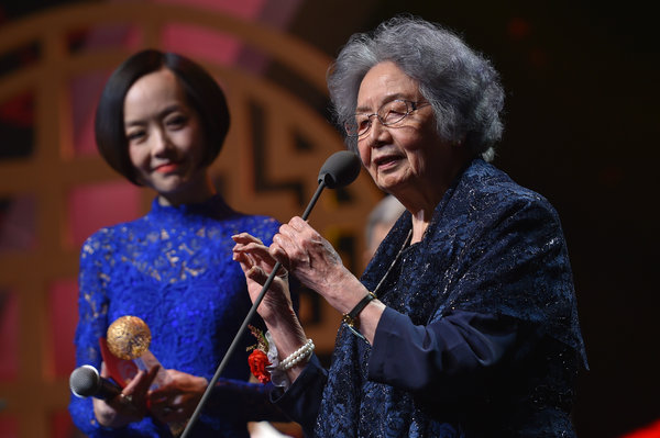 Veteran scholar feted for work on Chinese poetry