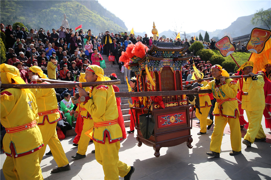 Ceremony held to worship the goddess Nuwa in N China