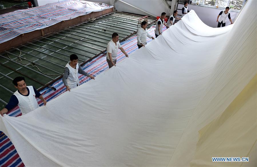 Making Xuan paper in traditional procedure[4]- Chinadaily.com.cn