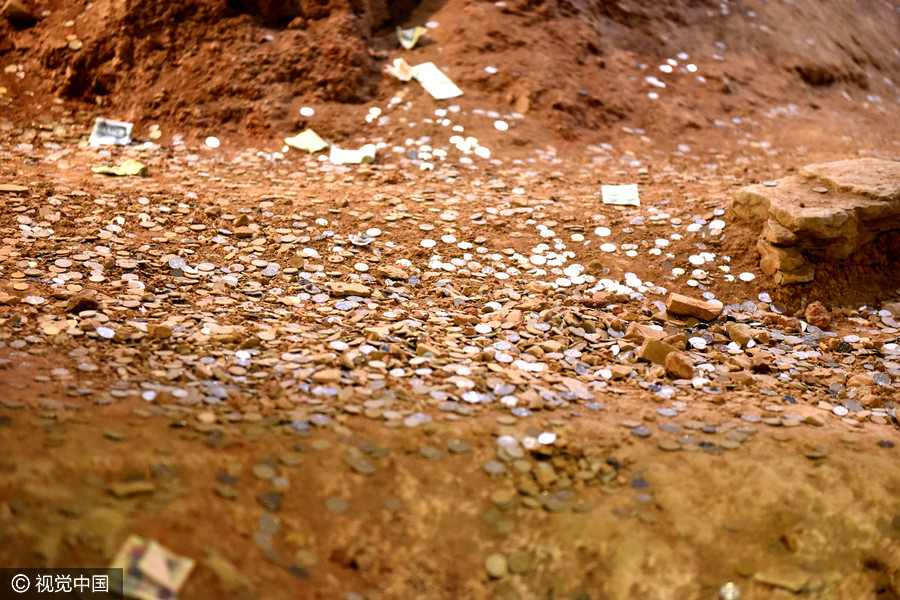Tourists toss coins at ruins of Leifeng Pagoda
