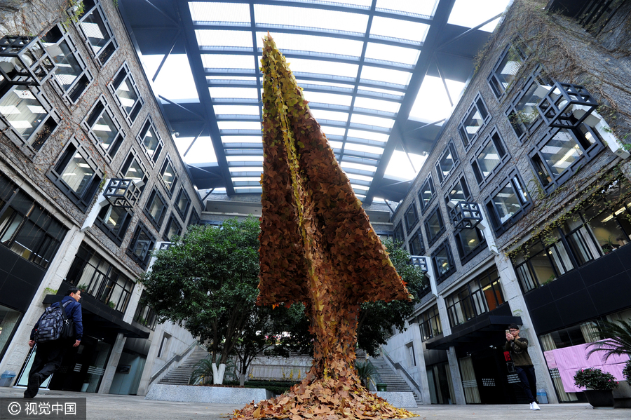 Foliage artworks, last glimpse of autumn in Hangzhou