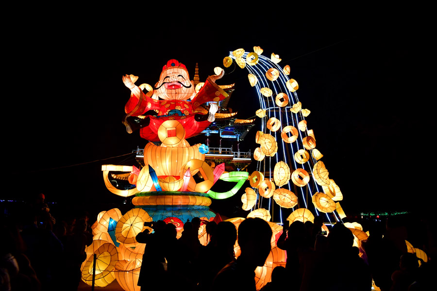 Lanterns lit up to celebrate Spring Festival