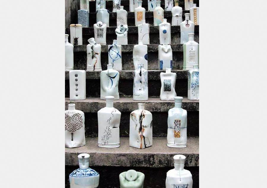 Beijing show tracks history of porcelain-making art