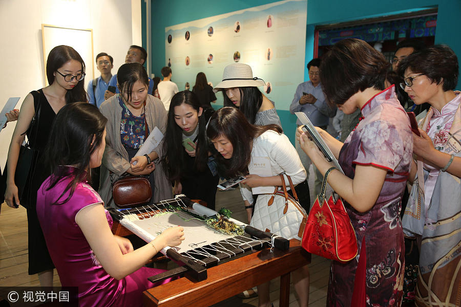 Su embroideries on show in Beijing