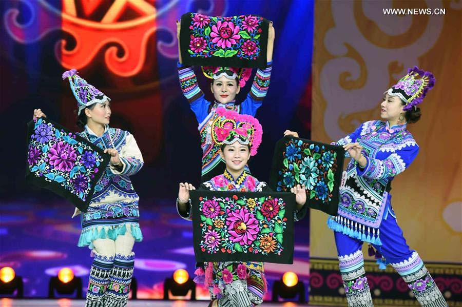 Final competition of ethnic dress festival held in SW China's Yunnan