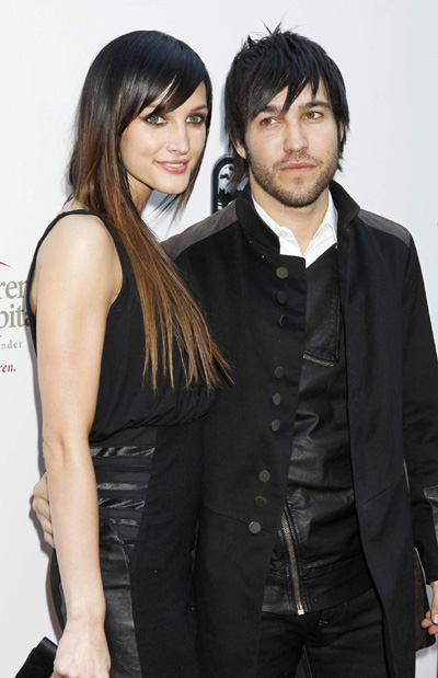 Ashlee Simpson files for divorce from Pete Wentz