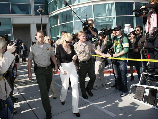 Judge tells Lindsay Lohan guilty plea means jail
