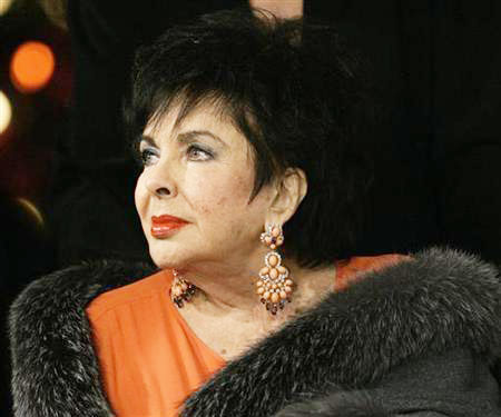 Elizabeth Taylor's designer clothes to be auctioned